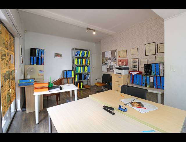 1,487M² BUSINESS FOR SALE IN BRAMLEY